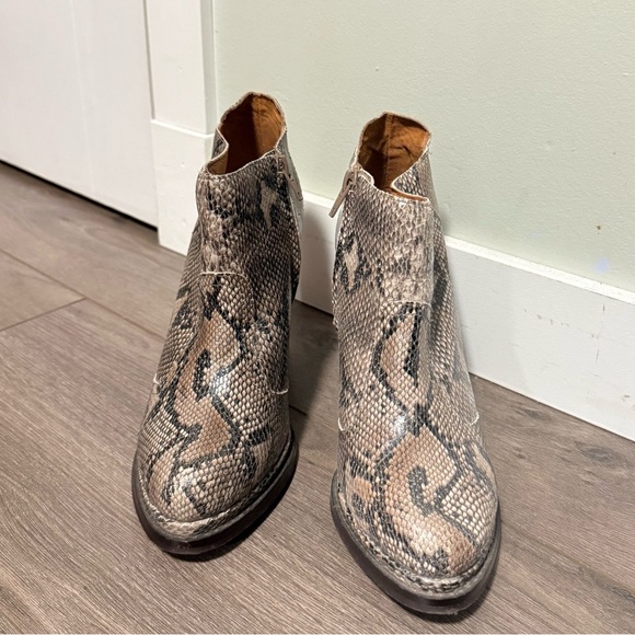 Jeffrey Campbell Brown Snakeskin Python Leather booties Ankle Boots - 7.5 - Picture 3 of 6